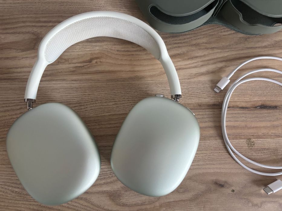 Airpods Max в цвете зеленый