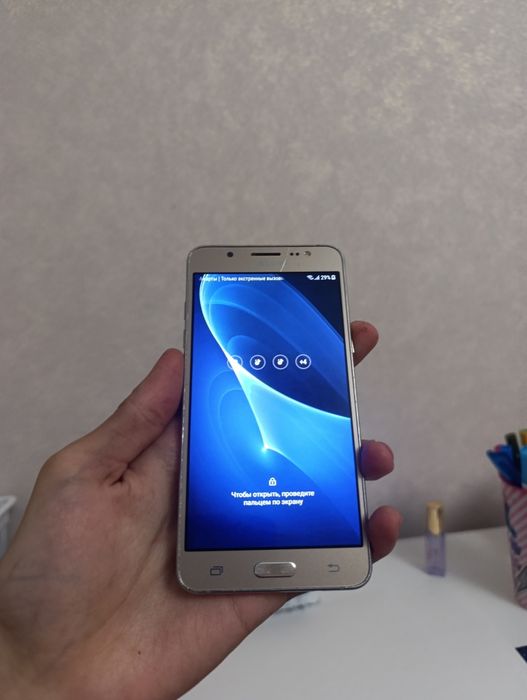 Продам Samsung j5 (2016)