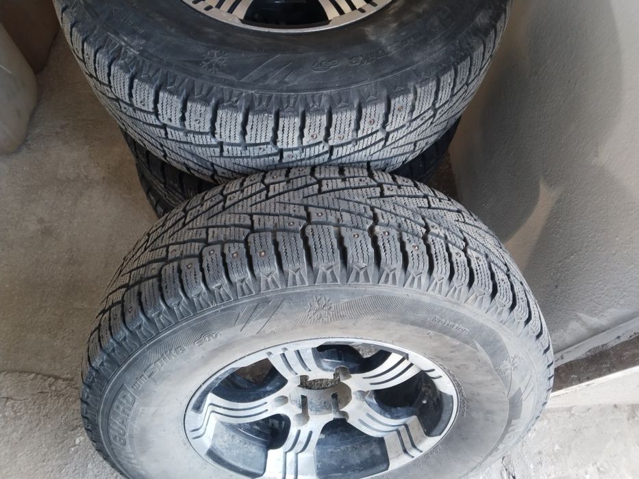 Шыный с диском в отличном состоянии