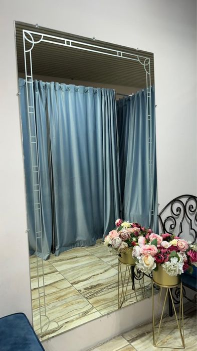 Большое настенное зеркало