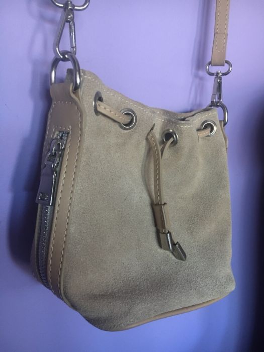 Дамска чанта естествен велур