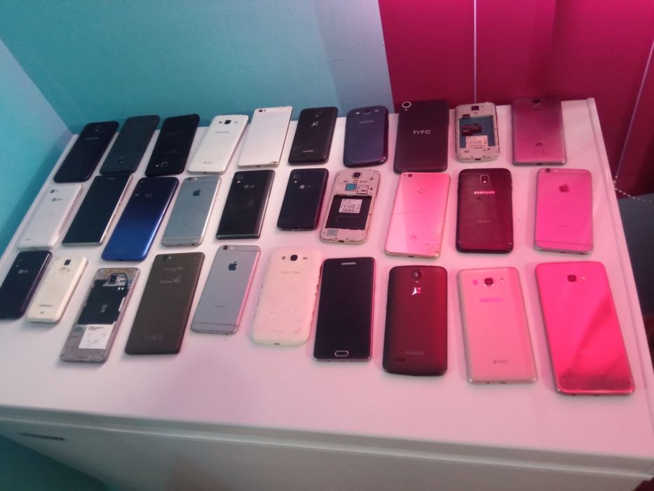 Vând urgent lot telefoane pentru piese