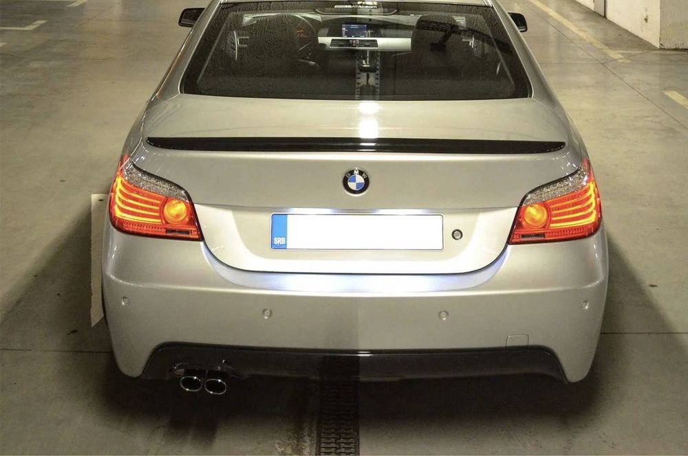 Negru * Lucios * Eleron Portbagaj BMW E60 M pack - Negru Lucios