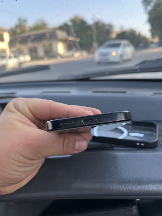 Iphone 16 pro qora