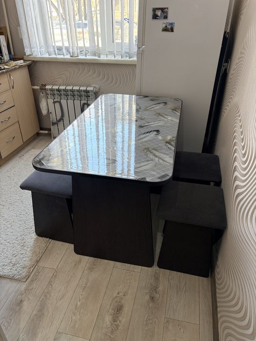 Кухонный стол + 4 табурета (комплект)