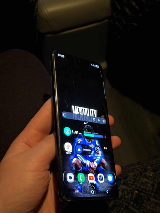 Samsung S21 Ultra рабочем состоянии.