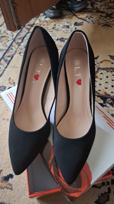 Pantofi stiletto