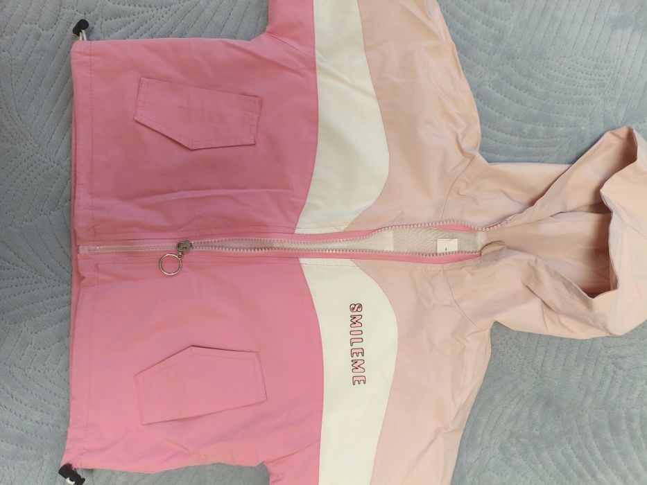 Продам ветровку на девочку