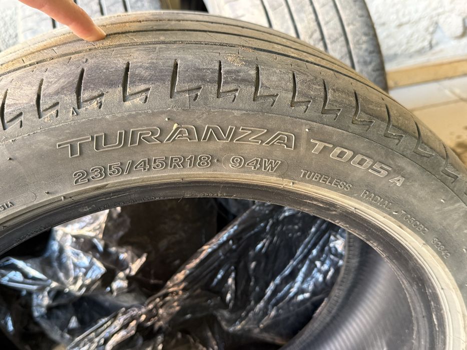 Bridgestone 235/45/18