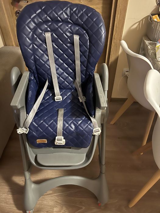 Бебешко столче за хранене.