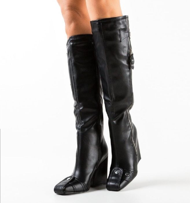 Дамски ботуши с елегантна линия