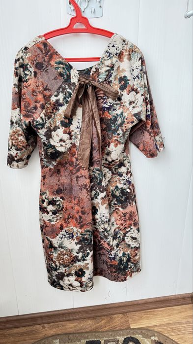 Женские платья , тунику