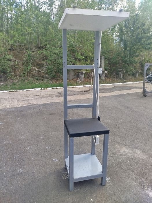Post de lucru / Masă de lucru metalică cu instalație electrică (Atelier / Exterior)