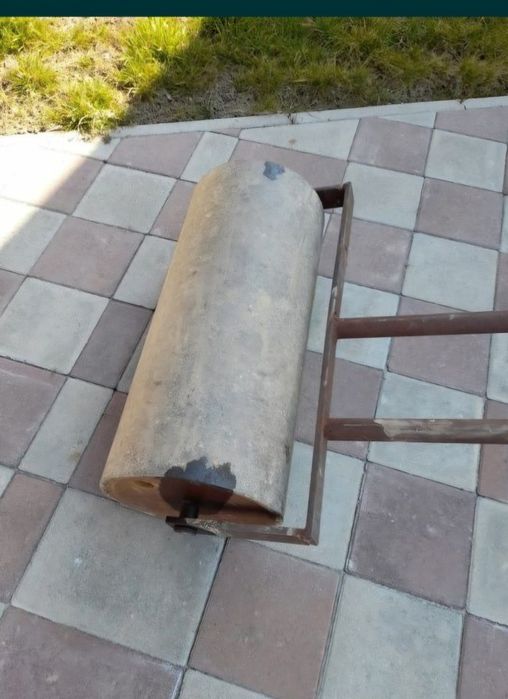 SE ÎNCHIRIAZĂ Cilindru-tavalug +semanatoare gazon