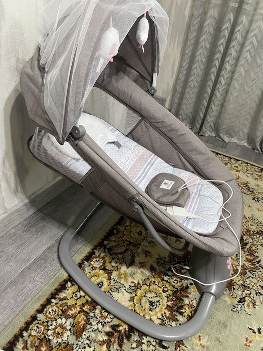 Детский шезлонг с музыкой