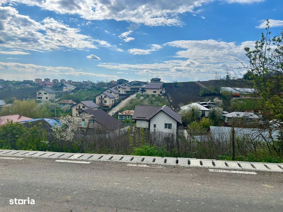 Teren intravilan 1000mp Valea Lupului la 1,5km de E85 apa canalizare