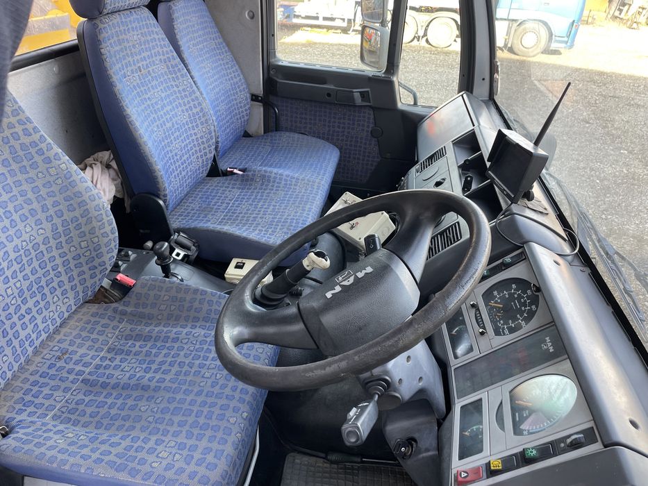 Camion MAN 4x4 echipat pt deszapezire