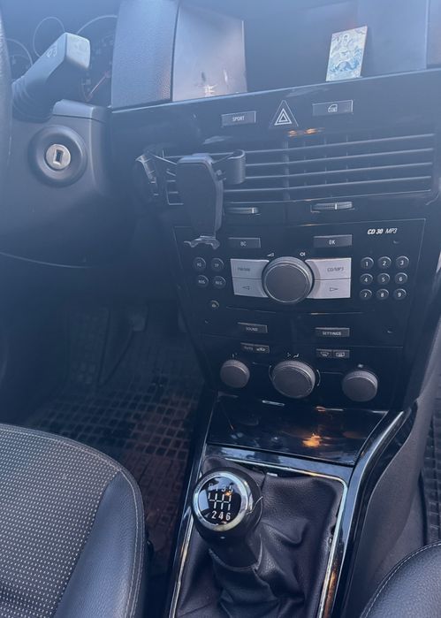 Продавам Опел Астра h