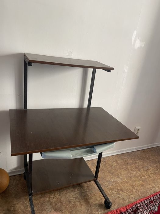 Продам компьютерный столик