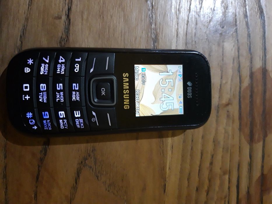 Простой телефон Samsung
