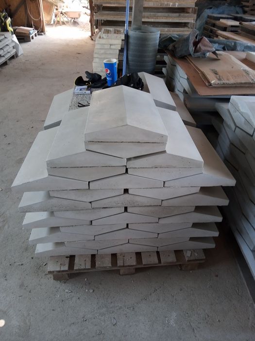 Capace stâlp de gard