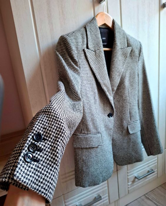 Ново дамско сако MANGO