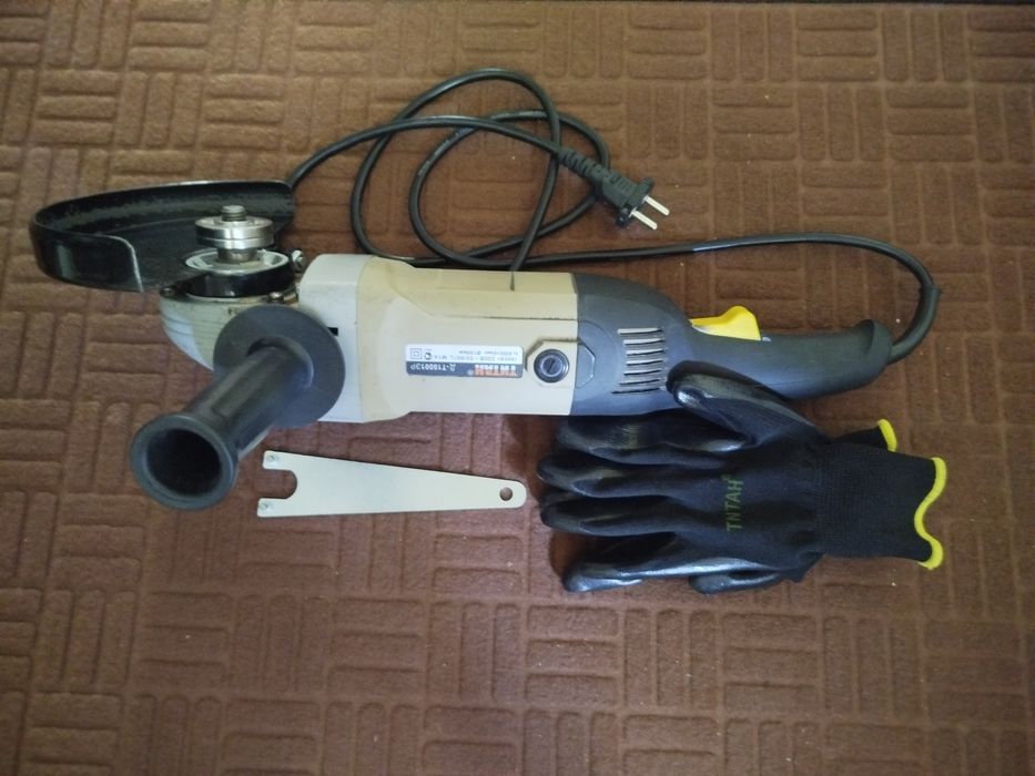 Болгарка в хорошем состоянии.