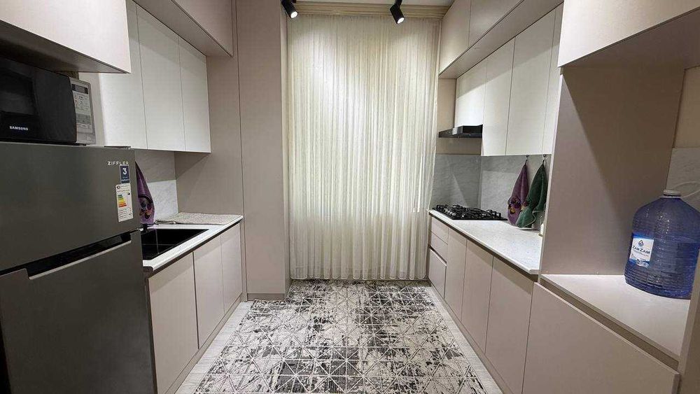 Шахар маркази Халқ банки 8 қаватда 3 хонали квартира сотилади.ID: 1532