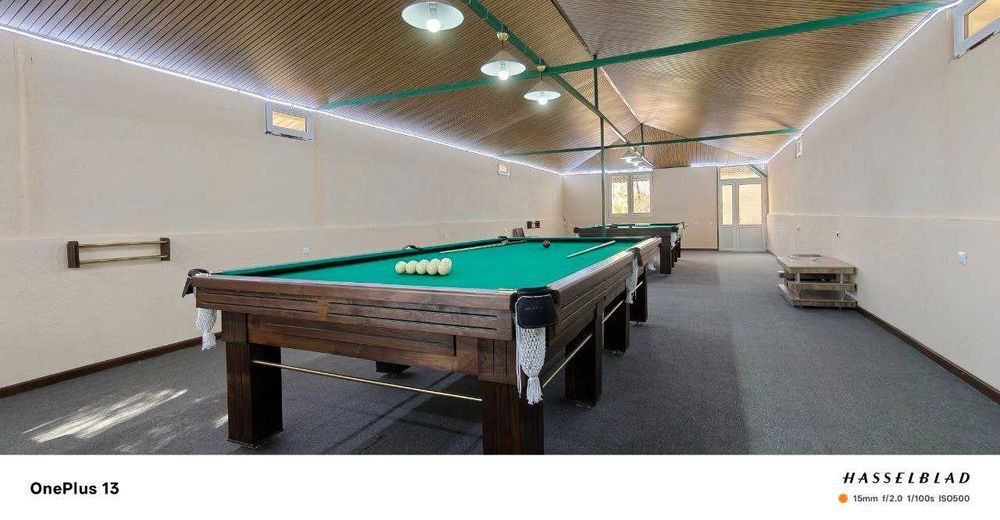 2 комплект бильярд столлари (шарлари ва кийлари билан) сотилади.