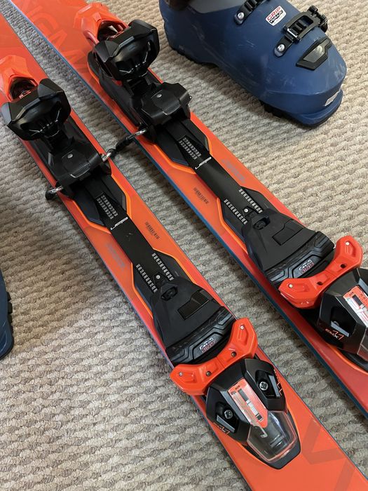 Продам комплект горных лыж