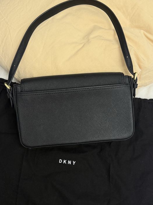 Сумка бренда DKNY