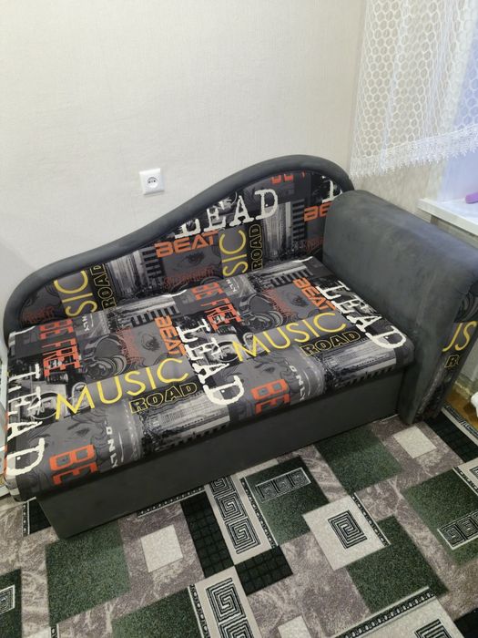 Продам детский диван.