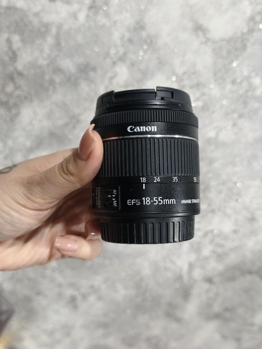 Продам фотокамеру Canon EOS 250D