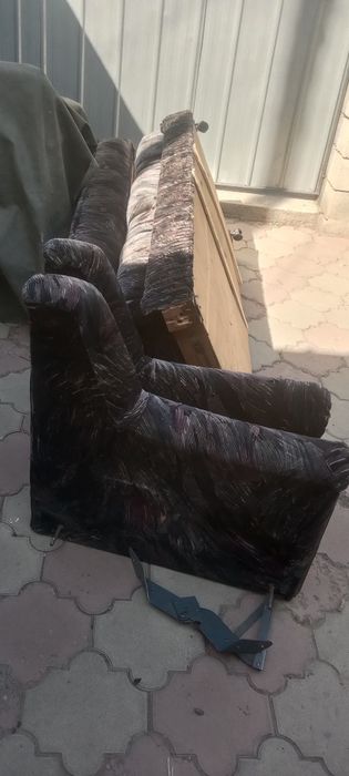 Отдам диван разборный
