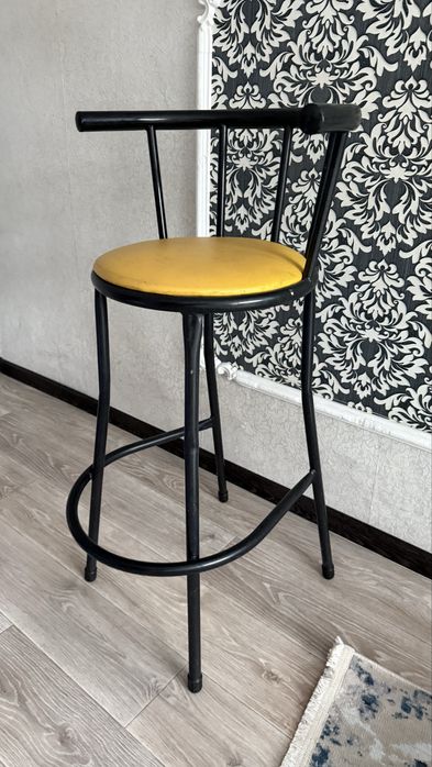 Продается барная стойка и 3 стула