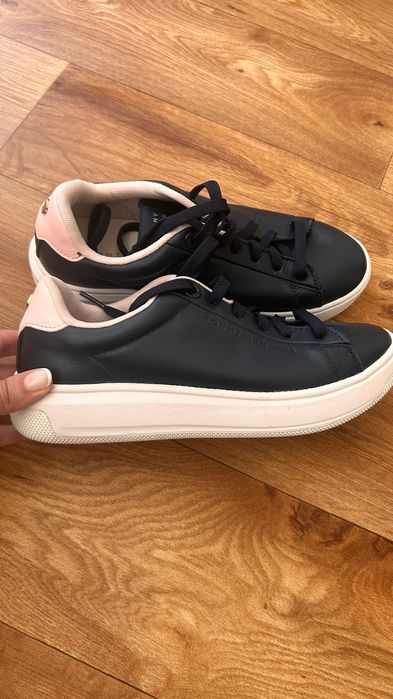 Дамски кецове Tommy Hilfiger