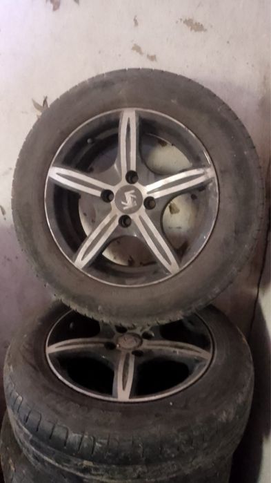 Продам титановые диски с резиной
