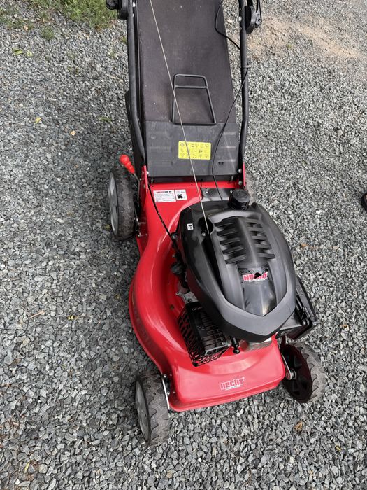 Mașină de tuns iarbă/gazon HECHT, motor benzină