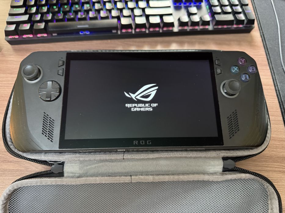 ASUS ROG ALLY X в идеальном состоянии
