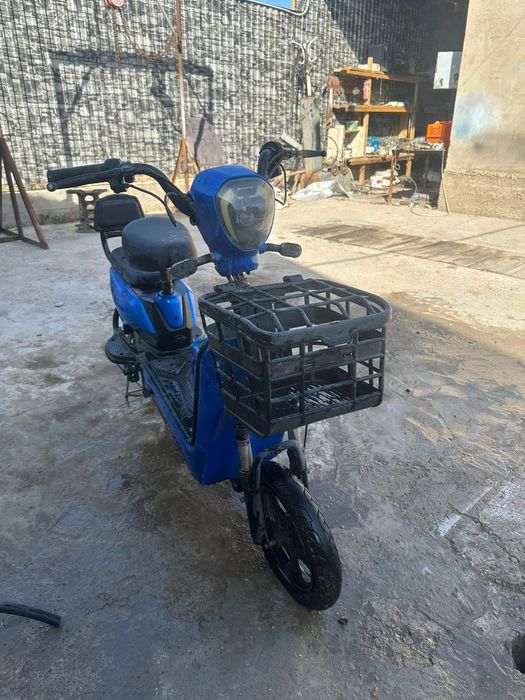 Скутер  20000тг.