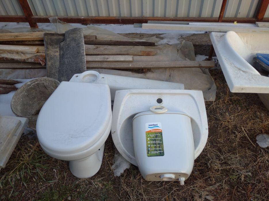 Унитаз, мойка,ванная.