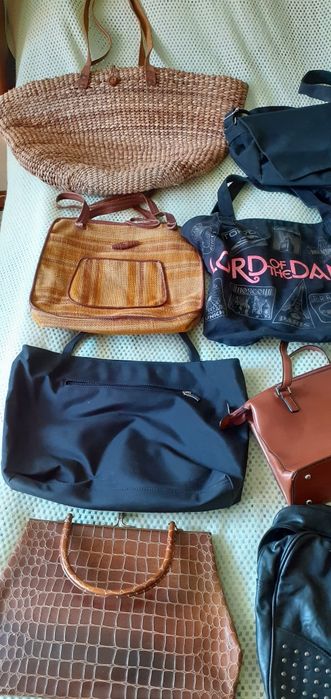 Vand convenabil genti si șaluri de damă