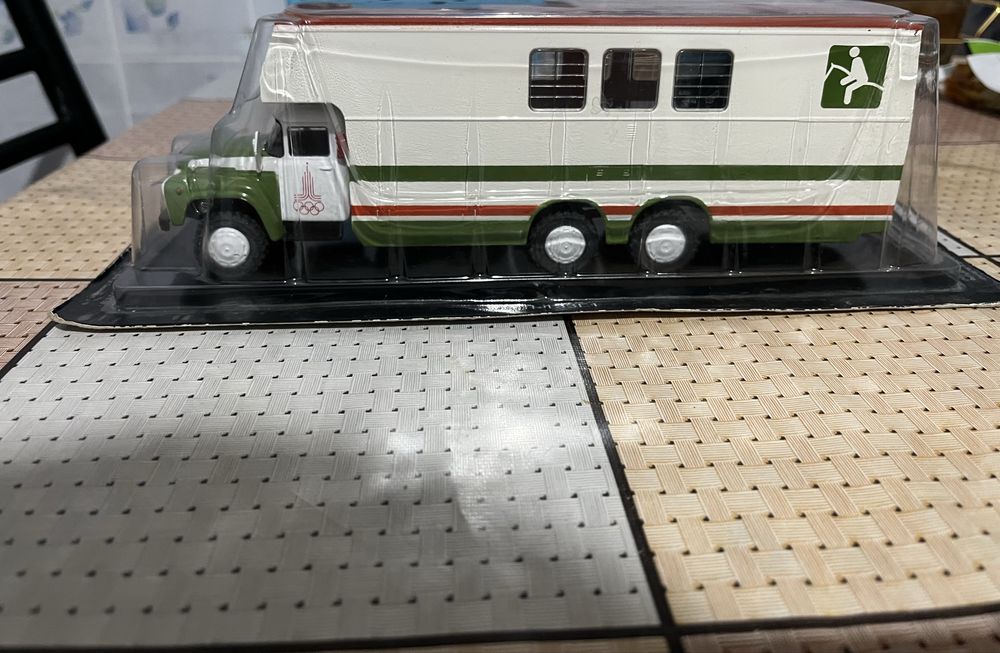 Продам модели масштаб 1:43