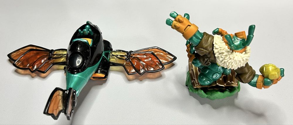 Figurine Skylanders Superchargers rare, Thrillpede & Buzz Wing Vehicle autentice