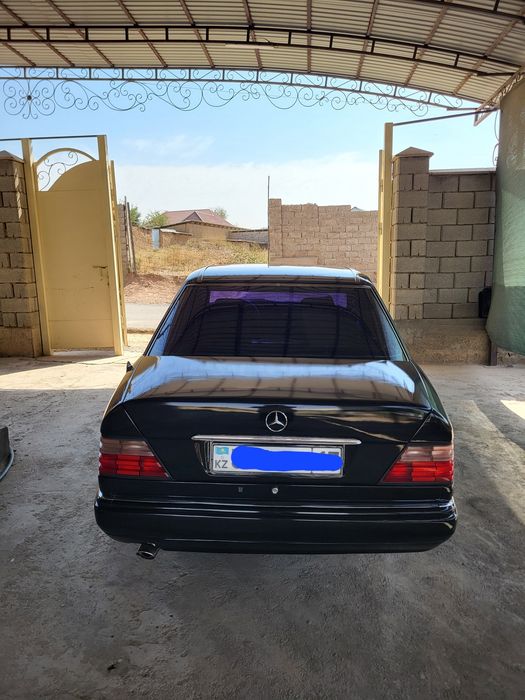 Mercedes-Benz E220