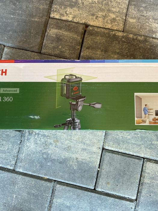 Vand Nivela laser Bosch UniversalLevel 360 verde cu linii transversale