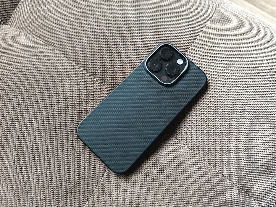 Кейс карбон Iphone 16 Pro