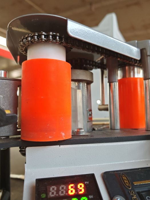 Криволинейно кантираща машина TACH