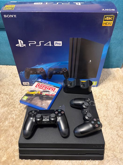 PlayStation 4 PRO 1TB, два контролера + подарък игра