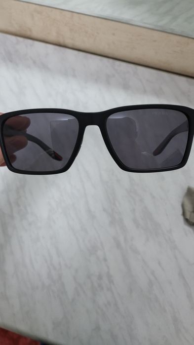 Солнцезащитные очки Prada